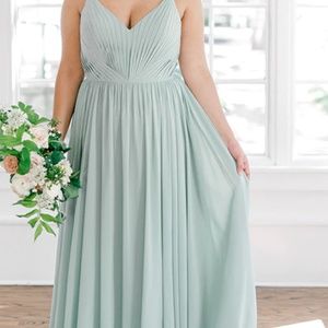 Revelry Sage Chiffon Size 14 Petite